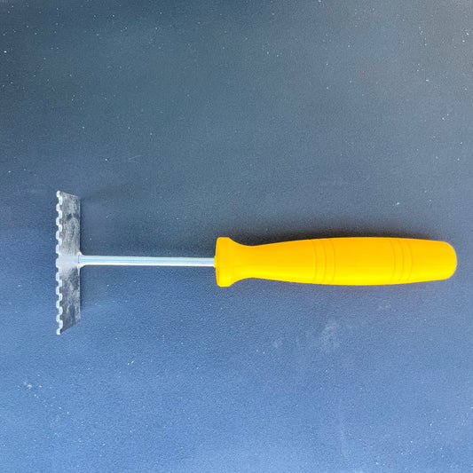 Queen Excluder Cleaner with Plastic Handle