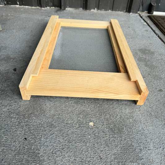 8-frame Screened Bottom Board SELECT Grade
