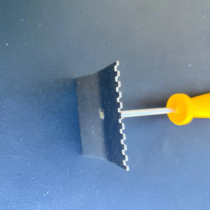 Queen Excluder Cleaner with Plastic Handle